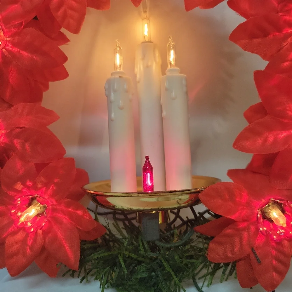 Rare 13 Light Red Poinsetta Christmas Wreath. Small in Size
